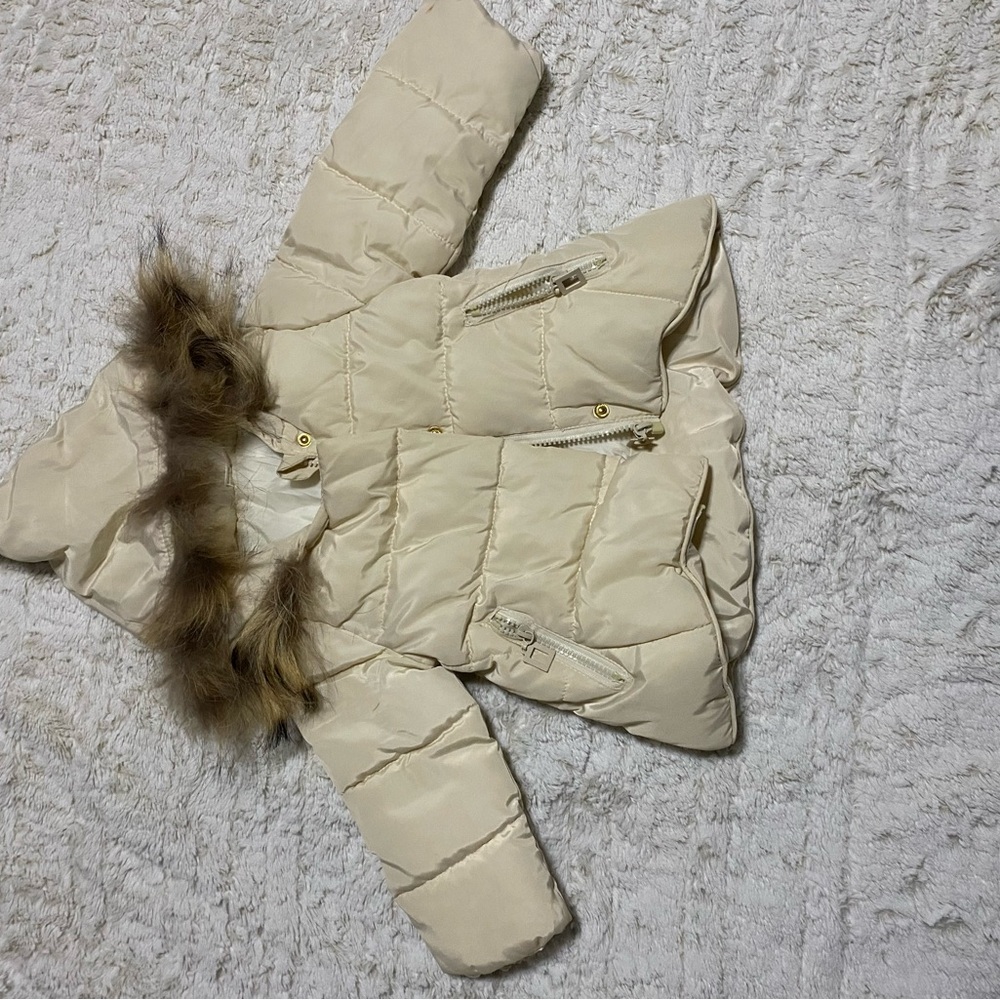 Stylish Boutique Cream Puffer Jacket with Faux Fur Trim